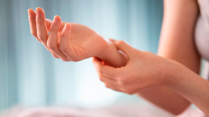 Ganglión de la muñeca. ¿Qué es? causas y tipos, por el equipo de cirugía de la mano liderado por el Dr. Miguel del Cerro